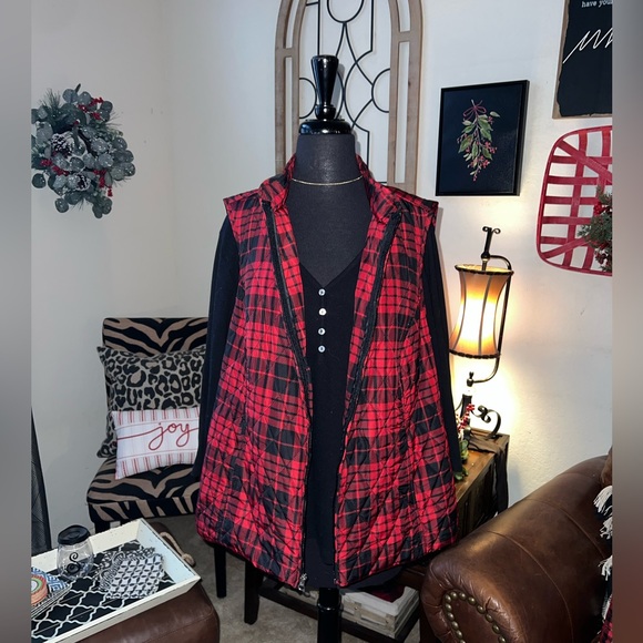 Black/Red Plaid Puffer Vest - Picture 1 of 9